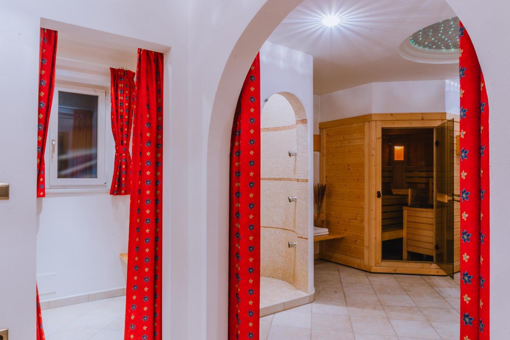 Garni Hotel Belalp Santa Cristina Val Gardena Екстер'єр фото
