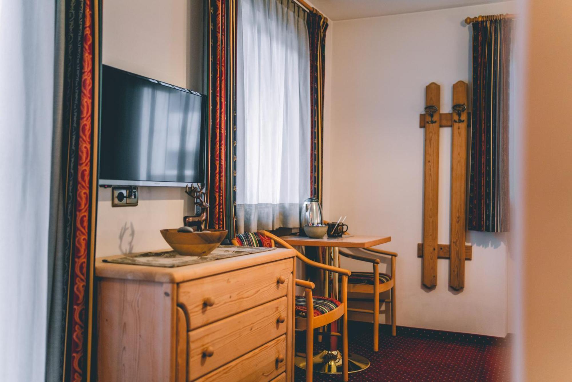 Garni Hotel Belalp Santa Cristina Val Gardena Екстер'єр фото