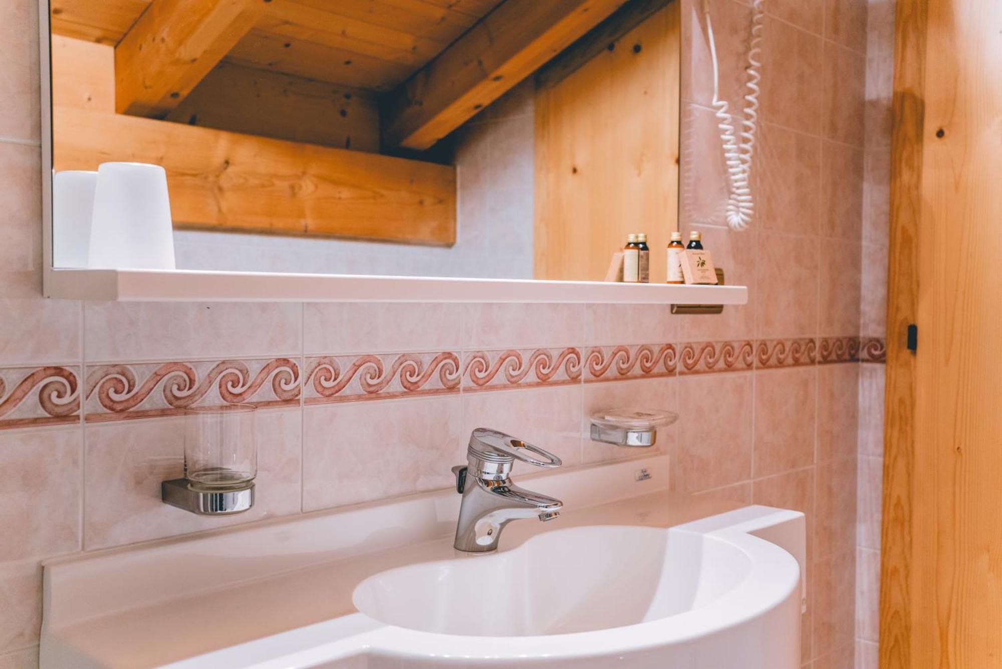 Garni Hotel Belalp Santa Cristina Val Gardena Екстер'єр фото