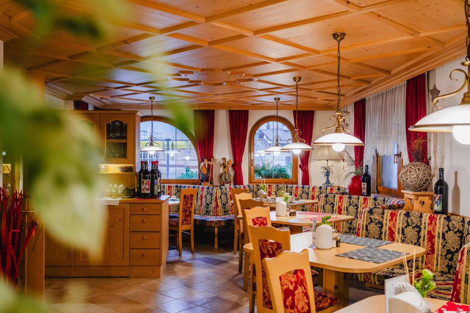 Garni Hotel Belalp Santa Cristina Val Gardena Екстер'єр фото