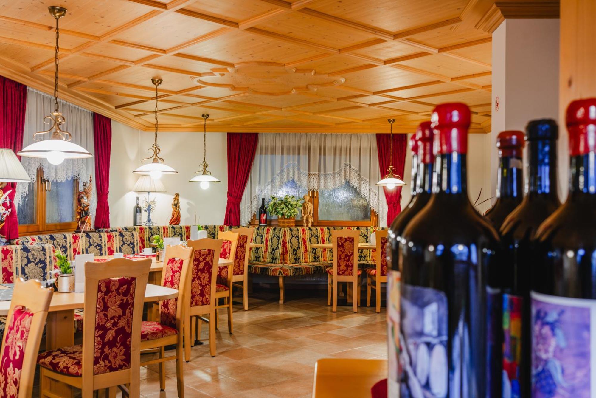 Garni Hotel Belalp Santa Cristina Val Gardena Екстер'єр фото