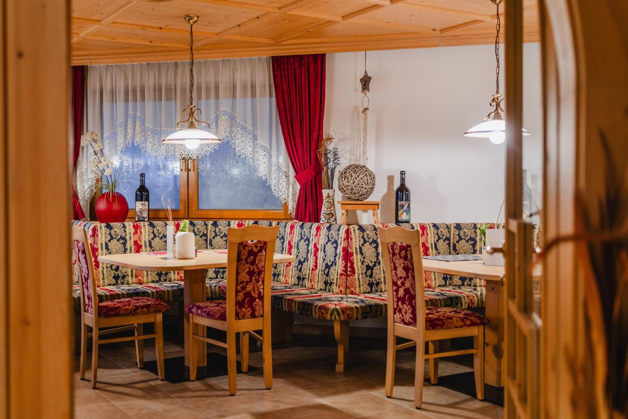 Garni Hotel Belalp Santa Cristina Val Gardena Екстер'єр фото
