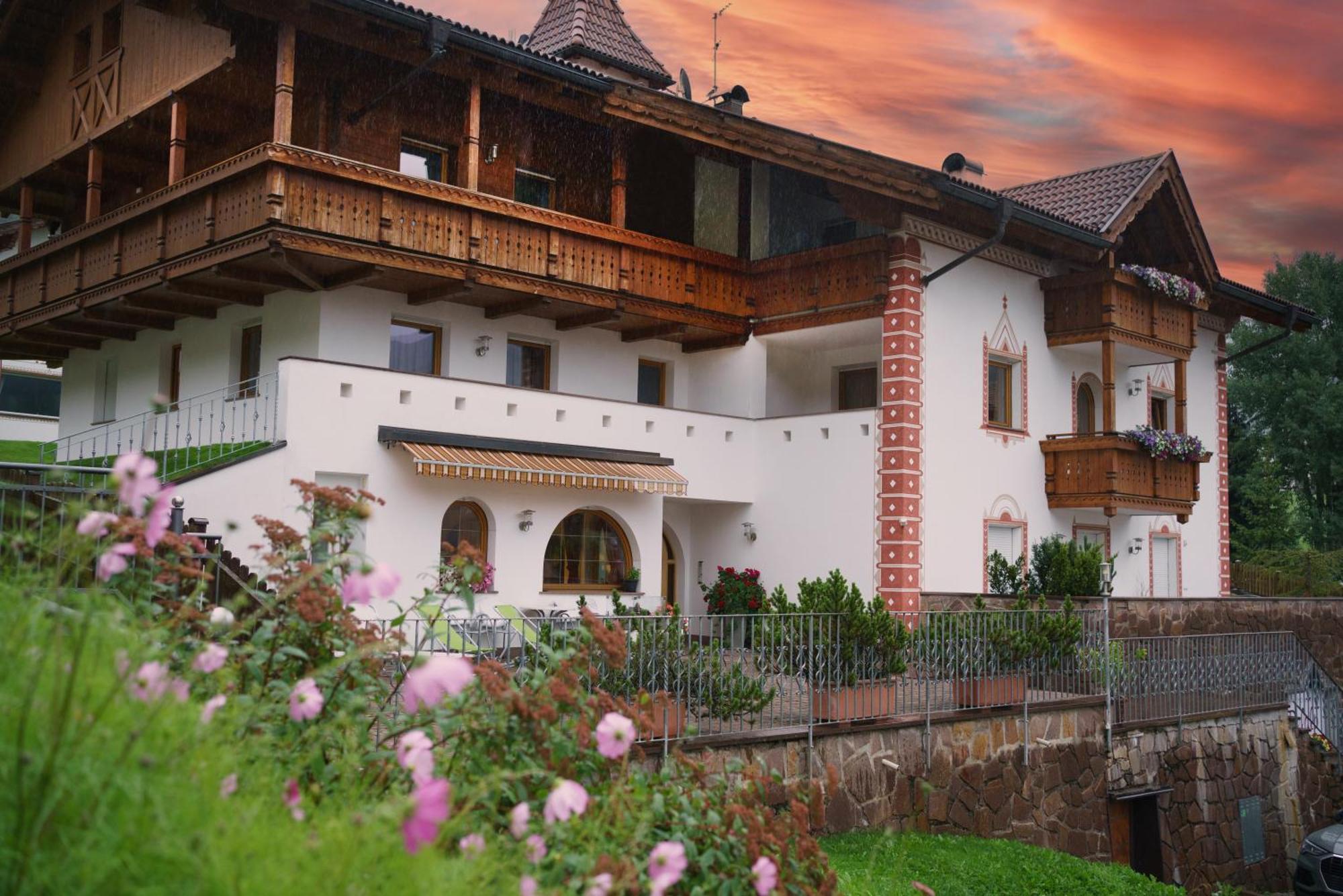 Garni Hotel Belalp Santa Cristina Val Gardena Екстер'єр фото