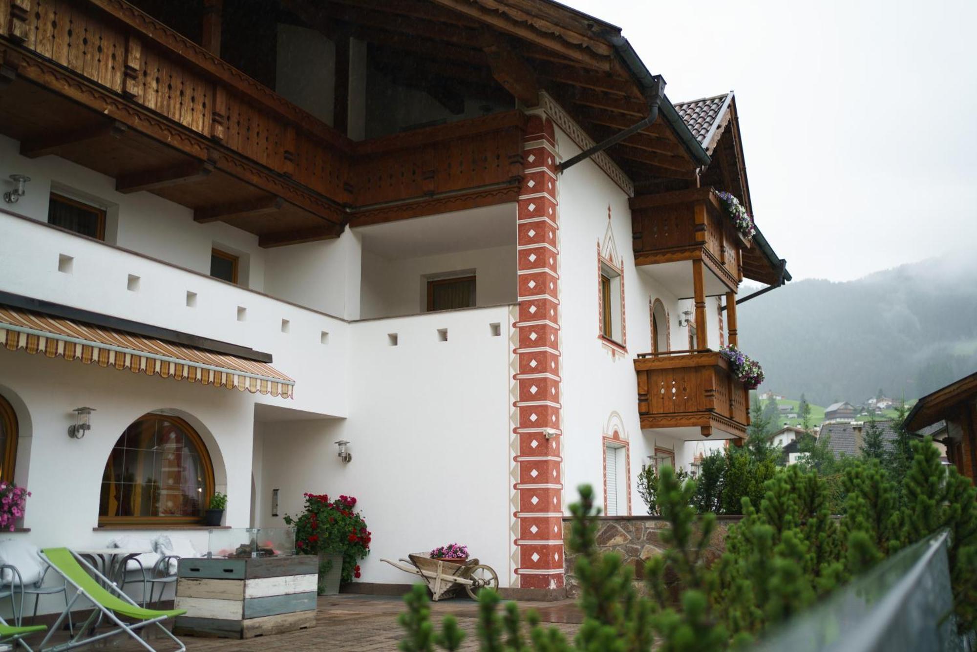 Garni Hotel Belalp Santa Cristina Val Gardena Екстер'єр фото